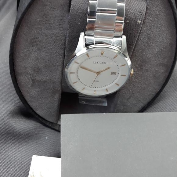 Watch - Picture 2 of 8